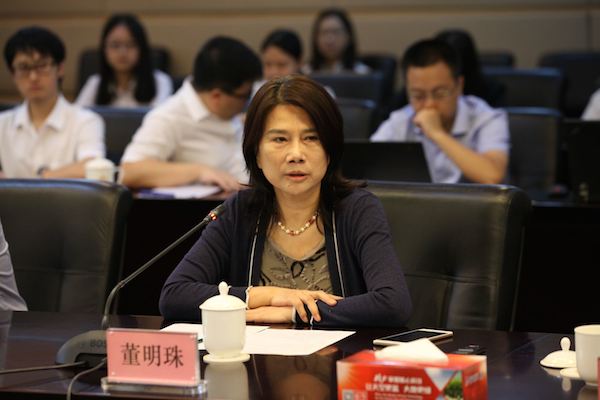 边走边思 ： 董小姐要习惯没有掌声只有骂声
