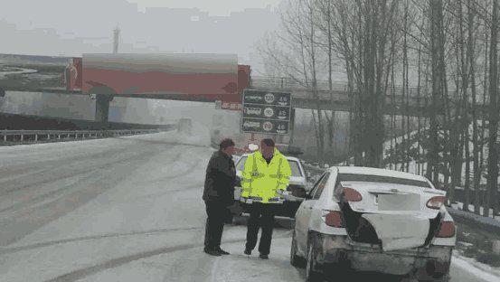 跑高速遇前面车急刹车咋办？