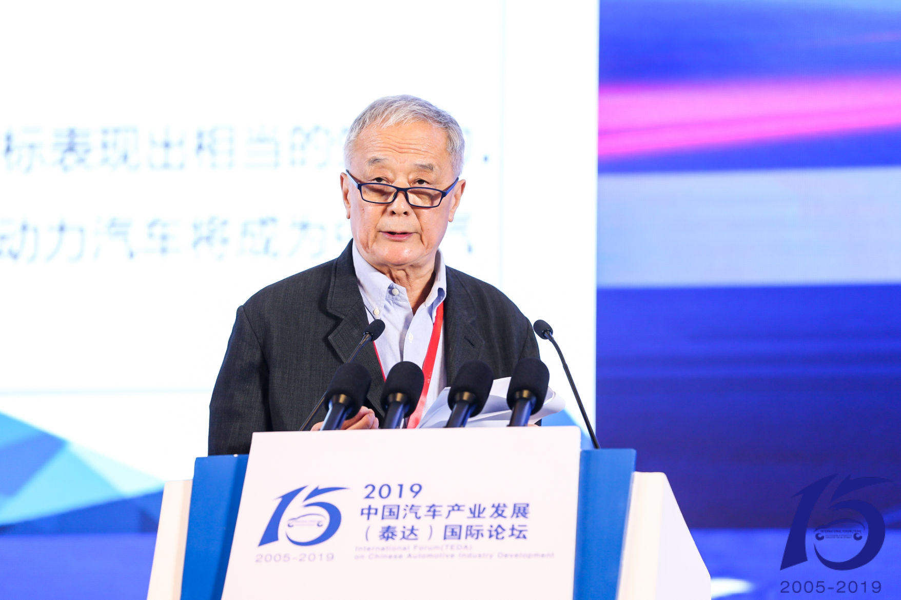 李万里：产业政策大变身，市场要兼顾新旧与内外