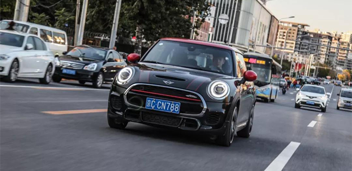 你仔细品品这台MINI是不是台称职的JCW？