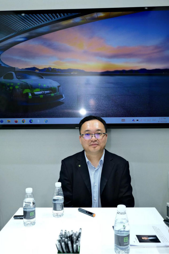  邹露君：Elektrobit助力车企轻松开发下一代软件定义bsports必一体育