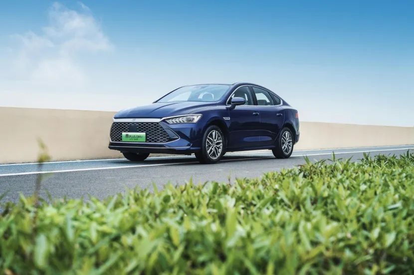 秦PLUS刚降价，荣威D7就跟进，“实惠”大不同